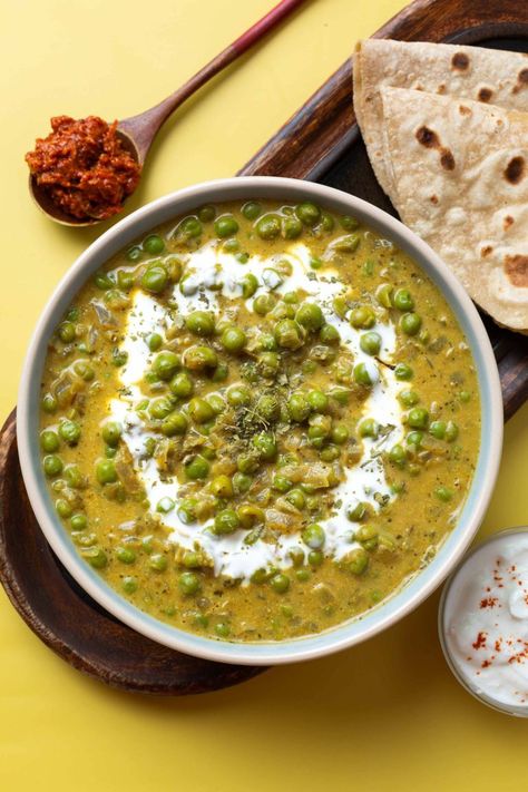 Creamy Malai Matar Recipe | Green Peas Curry - Vegan - Chili in a pod Dried Peas Recipe, Pea Curry Recipes, Peas Recipe Indian, Green Peas Curry, Green Peas Recipes, Pea Curry, Vegan Curry Recipes, Creamed Peas, Vegan Indian Recipes