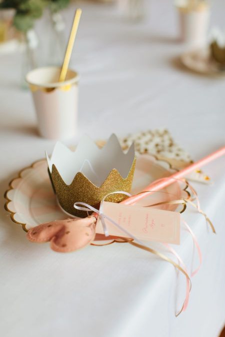 Once Upon A Time Birthday Party Theme, Four Ever A Princess Birthday, Princess Party Centerpieces, Princess Party Decor, Princess Birthday Party Ideas, Pink Princess Party, 4de Verjaardag, Party Arch, Cinderella Birthday Party