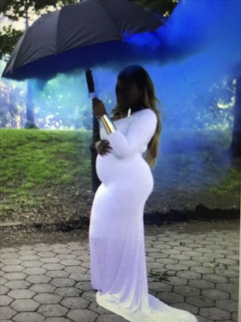 Gender Reveal Smoking Umbrella Gender Reveal Ideas Umbrella, Umbrella Gender Reveal Photoshoot, Umbrella Gender Reveal, Umbrella Photoshoot, Gender Reveal Photography, Mother Hood, Diy Mommy, Umbrella Photography, Couple Pregnancy Photoshoot