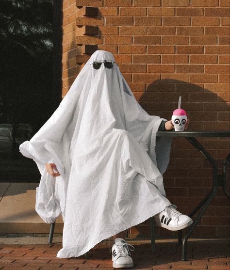 Ghost Girlfriend, Bedsheet Ghost, Aesthetic Gang, Ghost Core, Dark Angel Wallpaper, Ghost Sheet, Ghost People, Ghost Photo, Ghost Photoshoot