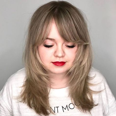 Medium Cut with Feathered Face-Framing Layers Hairstyle Layered, Haircuts For Round Face Shape, Plus Size Hairstyles, Bangs For Round Face, Medium Layered Hair, Medium Layered, Round Face Shape, Round Face Haircuts, Round Faces