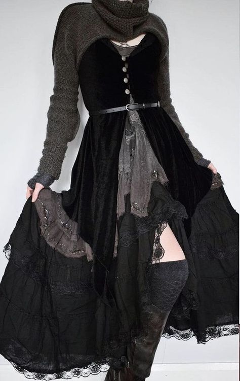 Dark Mori Fashion, Forest Inspiration, Strega Fashion, Mode Steampunk, Dark Mori, Mori Fashion, Mori Kei, Witch Fashion, Witchy Fashion