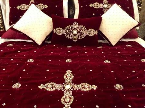 Velvet Bed Sheets, Fancy Bed, Fancy Bedroom, Engagement Mehndi, Bed Cover Design, Designer Bed Sheets, Designer Bed, King Bedding, Pink Notebook