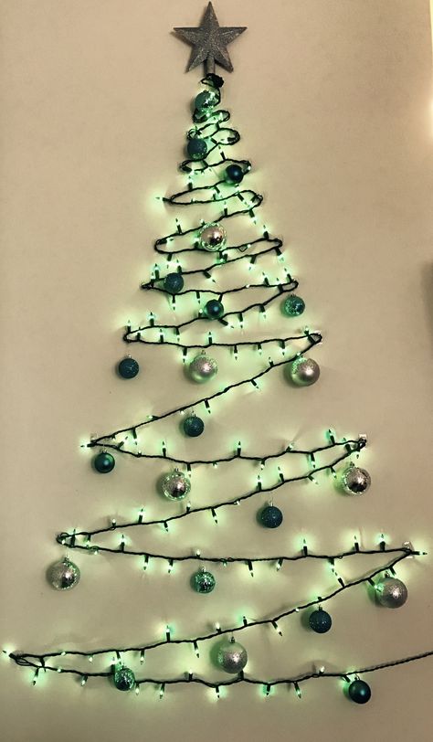 Wall Christmas tree made of green lights, clear command strip hooks, a tree topper and shatter-proof ornaments. Great for small apartments! Christmas Light Installation, Hanging Christmas Lights, Wall Christmas Tree, Best Christmas Lights, Christmas Apartment, Creative Christmas Trees, Small Christmas Trees, Beautiful Christmas Trees, Christmas Tree With Gifts