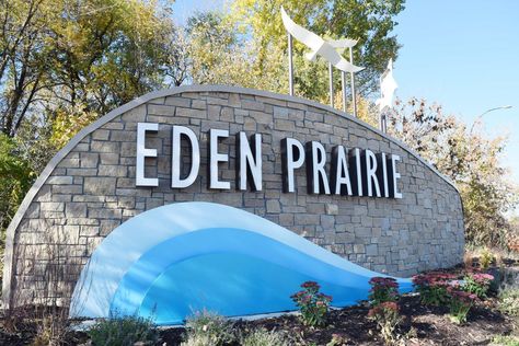 What's My Eden Prairie Minnesota House Worth? Eden Prairie Minnesota, Twin Cities Minnesota, Flight School, Prairie House, Commercial Pilot, Pilot Training, Lake Park, Urban Setting, Twin Cities