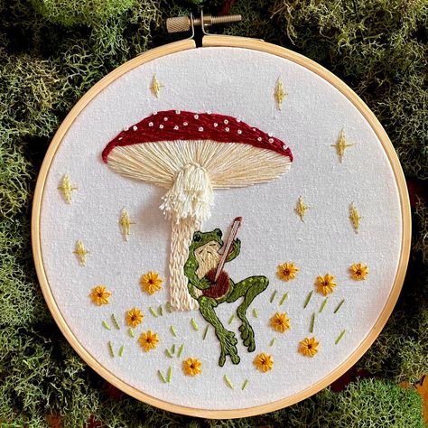 Mushroom Embroidery, Frog Mushroom, Stitch Techniques, Mushroom Crafts, Diy Embroidery Kit, Traditional Embroidery, Hand Embroidery Kit, Stitching Techniques, White Cotton Fabric