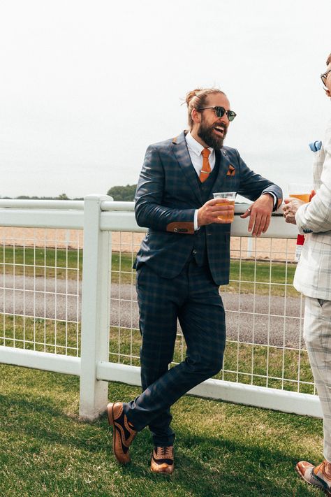 Horse Race Outfit, Horse Racing Fashion, Crowds Of People, Race Outfit, Race Day Outfits, Derby Outfits, Check Mate, Races Outfit, Races Fashion