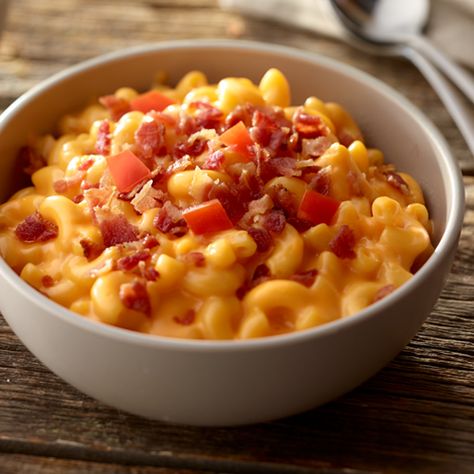 Triple Macaroni & Cheese Mac And Cheese Bacon, Chili Mac And Cheese Recipe, Mac N Cheese Bacon, Veggie Lentil Soup, Hormel Chili, Chili Mac Recipe, Easy Mac N Cheese, Cabbage Casserole Recipes, Fresh Tomato Pasta