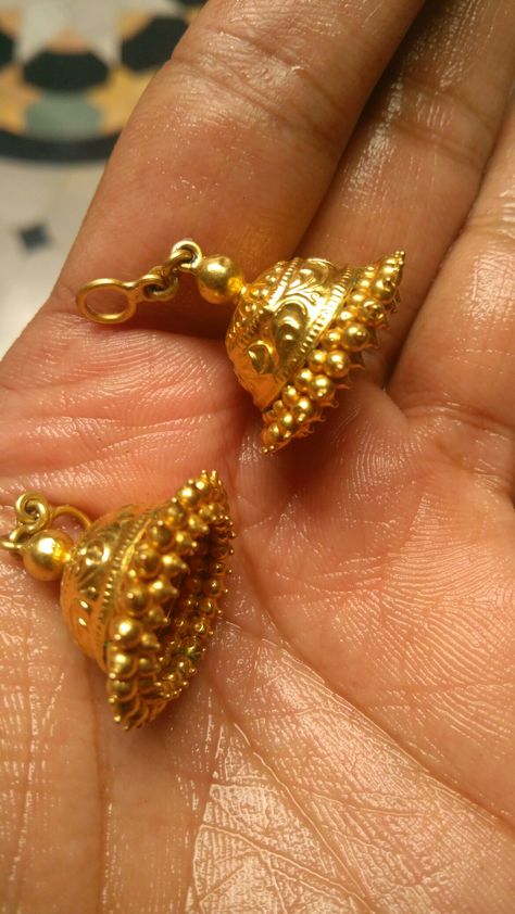 Gold Zumka Design, Jumkas Antiques, Antique Jumka, Gold Jumkas, Gold Buttalu, Simple Gold Earrings, Gold Jhumka Earrings, Earrings Pretty, Gold Pearl Jewelry