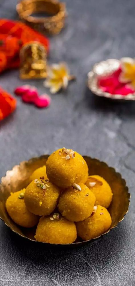 Ladoo Photography, Motichoor Ladoo, Quotes About Photography, Amazing Facts, Pretzel Bites, Hamburger Bun, Fresh Food, Indian Food Recipes, Food Photography