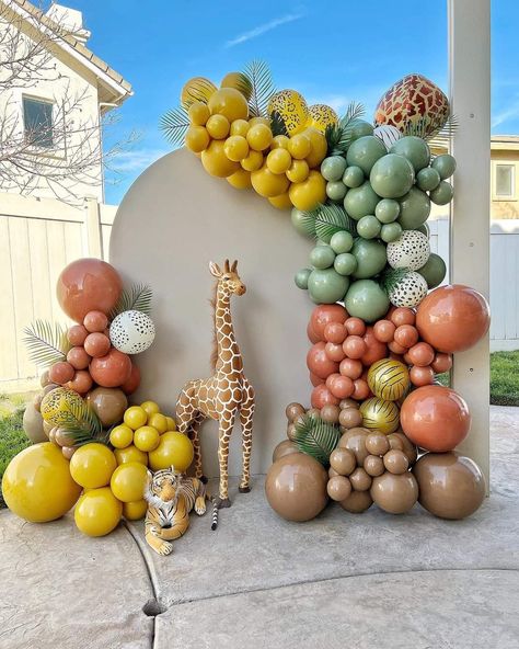 Safari Balloon, Jungle Balloons, Giraffe Birthday, Baby Birthday Decorations, Jungle Theme Birthday, Jungle Birthday Party, Safari Theme Birthday, Green Lemon, Safari Theme Party