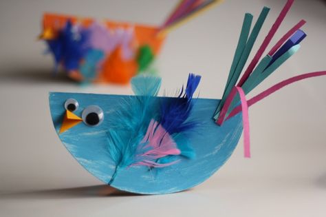 Paper Plate Bird Craft for Kids - Easy and SO Cute! Spring Toddler Crafts, Diy Kids Art, Recycled Crafts Kids, Paper Plate Crafts For Kids, Circle Crafts, Construction Paper Crafts, Spring Crafts For Kids, Bird Crafts, Paper Plate Crafts