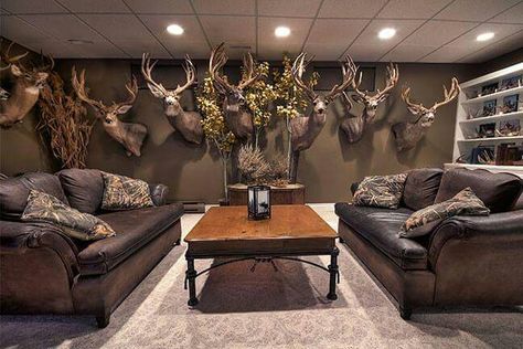 Small Man Cave Ideas, Hunting Bedroom, Hunting Room Decor, Hunting Man Cave, Room Ideas Men, Deer Heads, Man Cave Furniture, Hunting Room, Hunting Decor