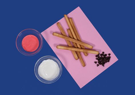 Edible Pencils – A Back to School Treat Pink Icing, School Treats, White Icing, Mini Chocolate Chips, Chocolate Chips, First Day Of School, Easy Steps, Cinnamon Sticks, First Day