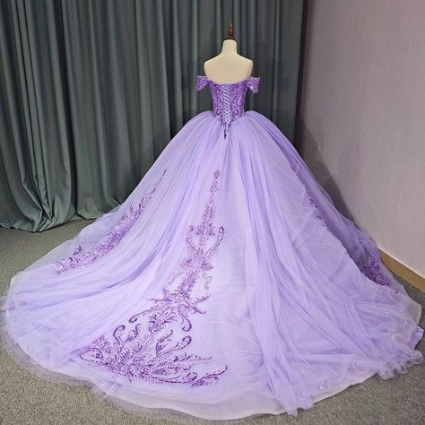 Norah (@wedding_evening_loveseason) • Instagram photos and videos Galadriel Outfit, Lavender Ball Gowns, Quince Aesthetic, Ballroom Extravaganza, Quinceanera Dresses Red, Champagne Quinceanera Dresses, Quinceañera Dresses, Black Quinceanera Dresses, Quinceanera Dresses Gold