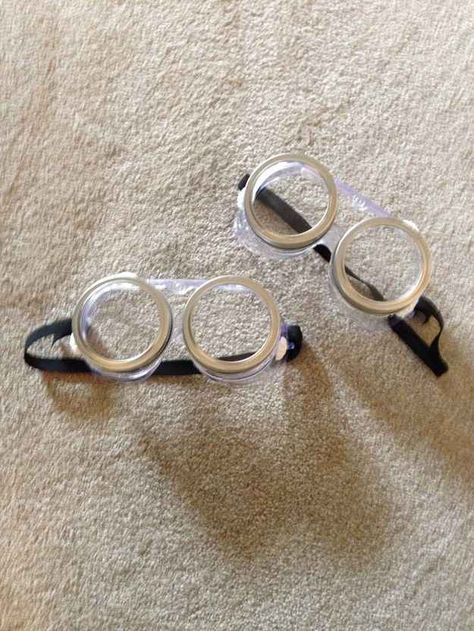 Make Minion glasses with protective goggles from the dollar store and canning jar rings. Minion Glasses, Minion Goggles, Easy Last Minute Costumes, Minion Costume, Diy Minions, Minion Halloween, Minion Costumes, Protective Goggles, Minion Birthday Party