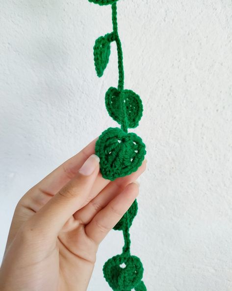 Feuille de lierre au crochet leaf Ivy crochet pattern Crochet Ivy, Ivy Crochet, 2024 Crochet, Leaf Crochet, Crochet Leaf, Mini Crochet, Crochet Leaves, Crochet Inspo, Crochet Projects