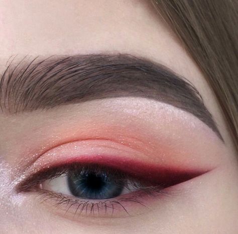 Make Up Mata, Make Up Diy, Mekap Mata, Smokey Eyeliner, Red Eyeshadow, Smink Inspiration, Red Makeup, Makijaż Smokey Eye, Makeup Hacks