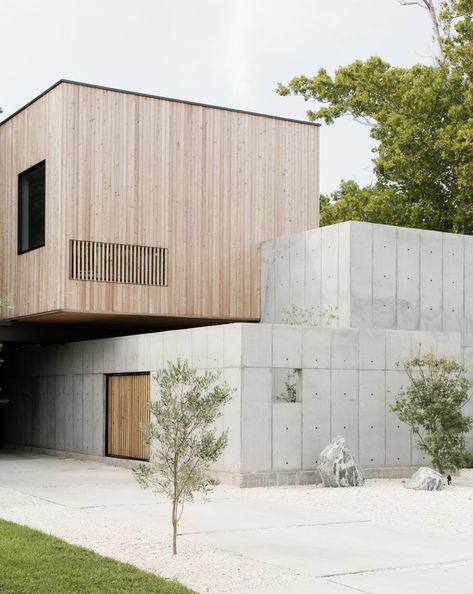 Cement House Exterior, Concrete And Wood Architecture, Wood And Concrete House, Wood And Concrete Architecture, Modest House, Cement House, Cement Panels, Wood Facade, Wood And Concrete