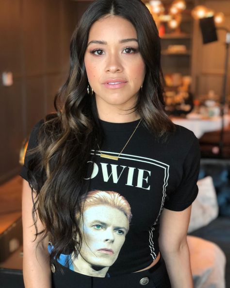 Gina Rodriguez, Mexican Women, Jane The Virgin, The Cw, Girl Crushes, Beauty Inspiration, Long Hair, A Woman