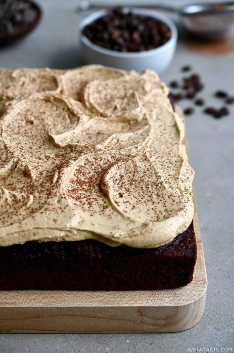 5-Minute Coffee Buttercream Frosting Coffee Buttercream Frosting Recipe, Frosting Without Powdered Sugar, Coffee Buttercream Frosting, Fluffy Coffee, Flavored Frosting, Coffee Frosting, Vanilla Bean Cupcakes, Giant Chocolate Chip Cookie, Coffee Buttercream