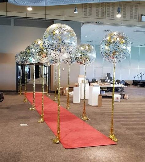 Entrance Birthday Decor, Gala Night Themed Party, Red Carpet Ideas Entrance, Red Carpet 60th Birthday, Red Carpet Decorations Entrance, Prom Theme Golden Gala, Red Carpet For Party, Red Carpet With Balloons, Night On The Red Carpet Theme