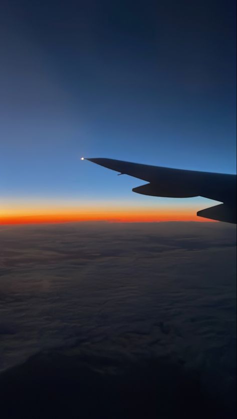 Sunset In Airplane, Tele Aesthetic, Airplane Sunset Aesthetic, Sunset Airplane, Airplane Sunset, Sunset Flight, Plane Wallpaper, Delayed Flight, Airplane Photos