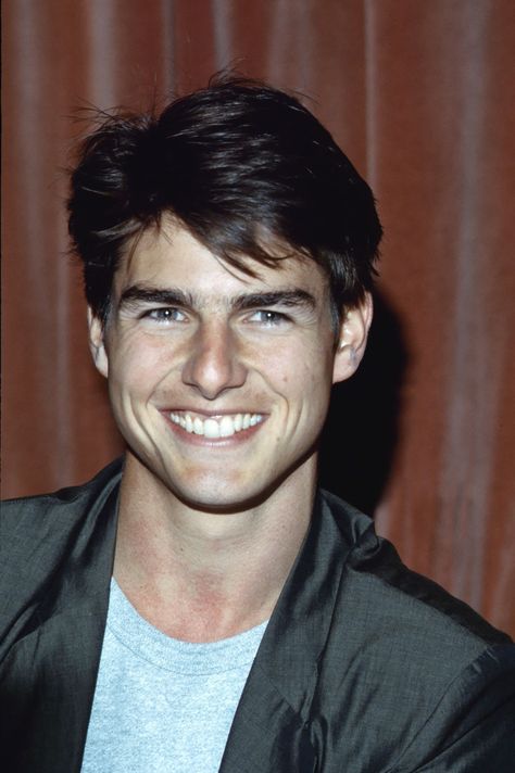 Never forget to flash your megawatt smile..😁 Tom Cruise Hot, Then And Now Pictures, 90s Actors, Suri Cruise, 80s Men, Mark Harmon, Actrices Hollywood, Kim Soo Hyun, Gong Yoo