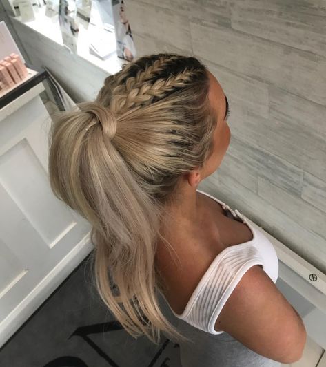 Triple plait into a high bouncy pony 😍 Prom Ponytail Hairstyles, Tail Hairstyle, Pony Hairstyles, Perfect Ponytail, High Ponytail Hairstyles, Cheer Hair, Plaits Hairstyles, Braided Ponytail Hairstyles, Penteado Cabelo Curto