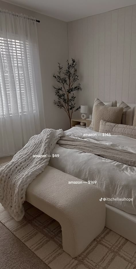 Room Decor Bedroom Modern Simple, Comfy Bed Inspo Aesthetic, Minimalistic Apartment Bedroom, Beach Modern Bedroom, Minimalist Bedroom Storage, Bedroom Wall Molding Ideas, Bedroom Ideas Medium Size Room, Bedding Aesthetic White, Bedroom Inspirations Apartment