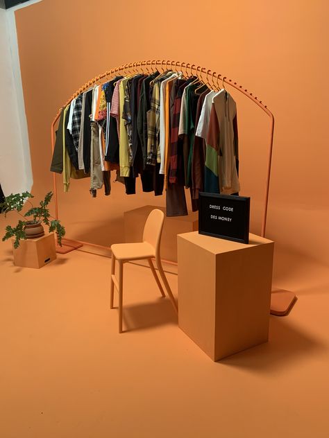 Exhibition Stall Design For Clothes, Pop Up Merchandise Display, Clothing Pop Up Display, Clothing Brand Pop Up Shop Setup, Instore Display Design, Apparel Booth Display, Display Merchandise Ideas, Pop Up Stalls, Pop Up Clothing Shop