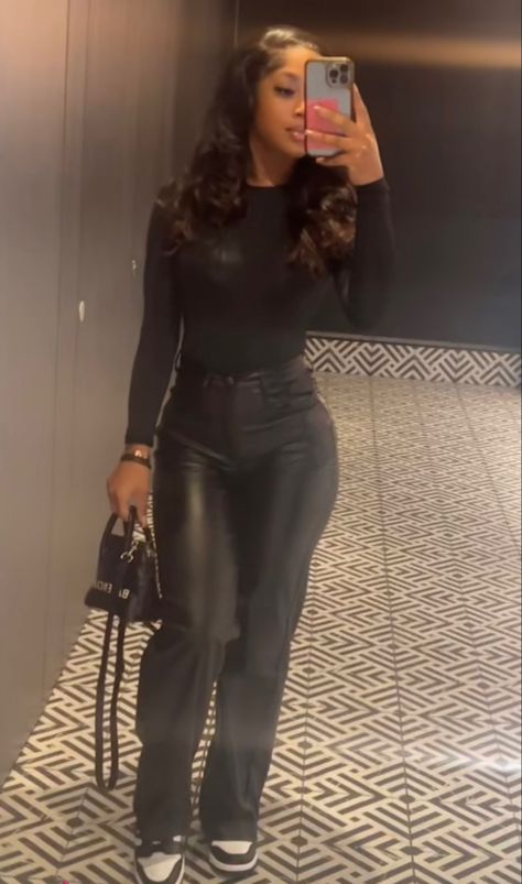 Black Woman Fall Outfits 2023, Restaurant Outfits Black Women, Date Night Outfit In Winter, Casual Outfit With Leather Pants, London Baddie Outfits, Femine Outfit Black Women, Outfits Black Women Street Style, Black Business Woman Aesthetic Outfit, Warm Dinner Outfits