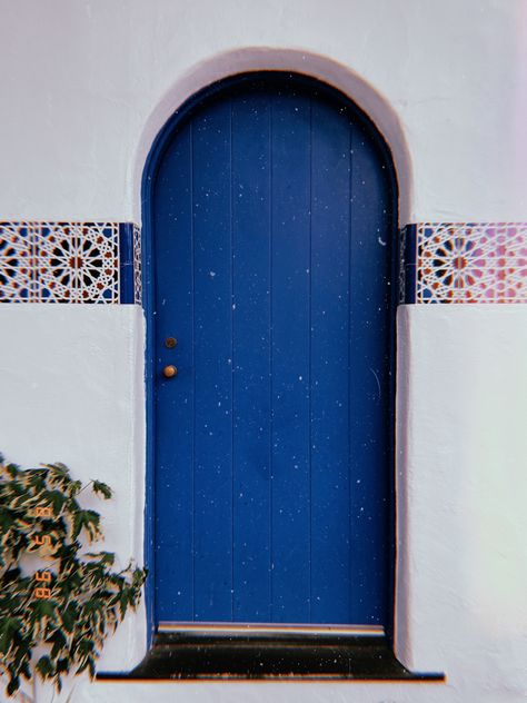 Doorway Aesthetic, Greek Home Decor, Greek Home, Greek Homes, Greek Villa, Aesthetic Door, Greek Villas, Greek House, Round Door