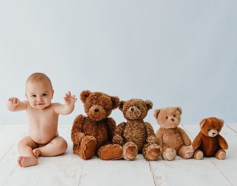 Teddy Bear Photoshoot, Bear Photoshoot, Photoshoot Unique, Photoshoot Theme, Cute Pregnancy Pictures, Teddy Bear Theme, Newborn Photography Boy, 1st Birthday Photoshoot, Teddy Bear Birthday