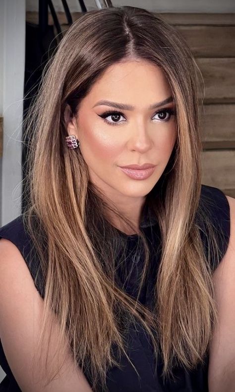 Babylights Hair, Rambut Brunette, Brunette Hair With Highlights, Brown Hair Balayage, Hair Trend, Hair Color And Cut, Stand Out From The Crowd, Hair Color Balayage, Hair Inspiration Color