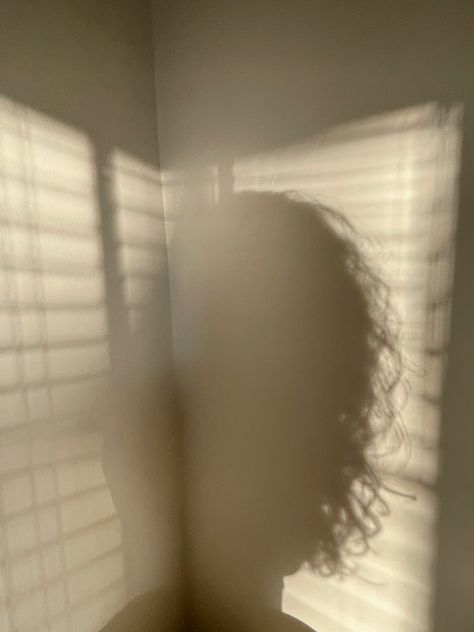 aesthetic, vibe Selfies To Send Him, Strand Fotos, Morning Aesthetics, Sunset Shadow, Hair Aesthetics, Disney Characters Wallpaper, Hair Shadow, Lonely Girl, Shadow Pictures