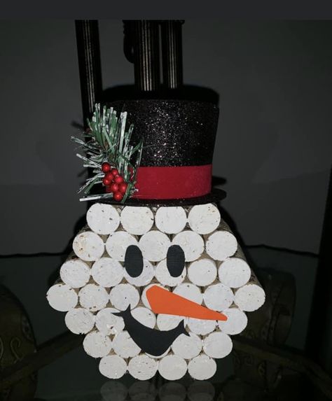 Cork Snowman Diy, Wine Cork Santa Hat, Christmas Cork Ideas, Things To Make With Corks, Wine Cork Crafts Diy, Christmas Cork Crafts, Corkscrew Crafts, Wine Cork Snowman, Cork Snowman