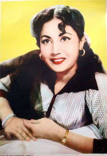 Meena Kumari Meena Kumari, Indian Retro, Retro Cinema, Retro Bollywood, Indian Cinema, Indian Film, Vintage Icons, Vintage Bollywood, Film Actress