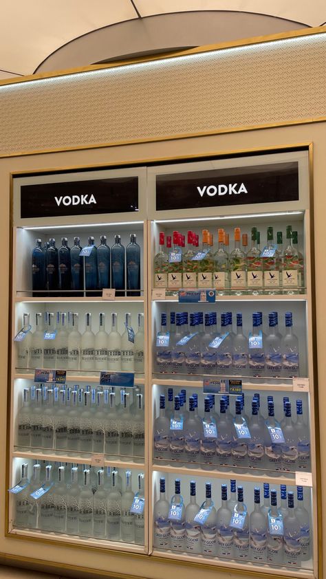 Ciroc Vodka Aesthetic, Vodka Aesthetic, Vodka Bar, Alcoholic Drinks Pictures, Ciroc Vodka, Fyodor Dostoyevsky, Rich Life, Bad Habits, Vodka