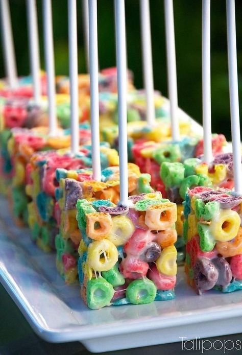 Friends Cake Pops, Rainbow Friends Cake, Savory Cakes, Friends Cake, Cake Pop Recipe, Zucchini Cake, Easy Cheesecake Recipes, Rainbow Food, Fruit Loops