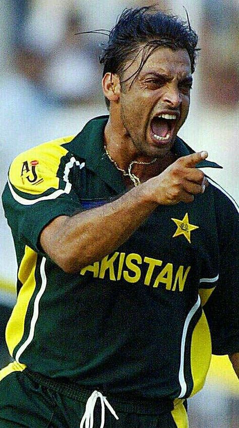 Shoaib Akhtar Wallpaper, Shoaib Akhtar Bowling, Cricketer Wife, Shoaib Akhtar, Virat Kohli Portrait Photography, Pak Cricket, Cricket Lover, Fast Bowling, Editing Videos