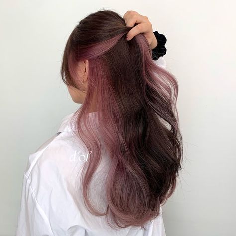 Peekaboo Hair Rose Gold, Colour Underneath Hair Brown, Dusty Rose Peekaboo Hair, Korean Pink Highlights, Brown Hair With Pink Undertones, Pink Hair Peekaboo Brunettes, Dark Brown To Pink Hair, Brown Hair Ends Dyed, Dark Brown Color Block Hair