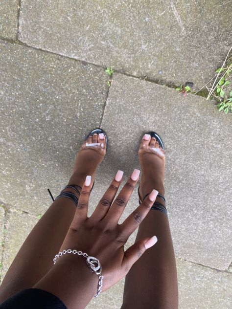 Dark Skin Acrylic Nails, Pink Nails Dark Skin, Toe Nail Colors For Dark Skin, Pink Toe Nails, Pink Toes, Light Pink Nails, Pretty Nail Colors, Dark Nails, Feet Nails