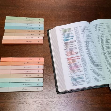 Bible Pens And Highlighters, Bible Highlighting System, Bible Supplies, Aesthetic Markers, Bible Highlighters, Bible Study Journaling, Bible Organization, Bible Highlighting, Journaling Supplies