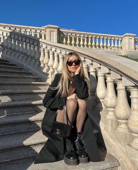 Paris Picture Ideas, Liza Rudkevich, Paris Instagram Pictures, Rome Photo, London Pictures, Europe Outfits, Paris Pictures, Business Casual Outfits For Work, Instagram Ideas Photography