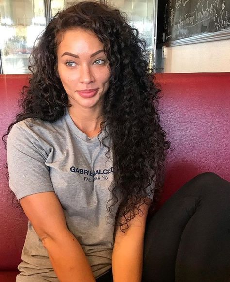 Lolo Wood, Woods Outfit, Natural Sew In, Biracial Women, Lauren Wood, Curly Hair Beauty, Long Curls, Curly Girl, Teenage Fashion Outfits