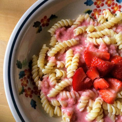 Polish Pasta, Strawberry Pasta, Big Strawberry, Farmers Cheese, Strawberry Season, Strawberry Yogurt, Strawberry Sauce, Fast Easy Meals, Kielbasa