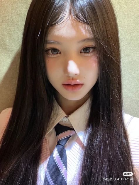 Asian Doll Makeup, Hairstyles Ribbon, Douyin Aesthetic, Pale Skin Makeup, Girly Hairstyles, Peach Makeup, Cute Hairstyles For School, Hair Inspiration Long, 사진 촬영 포즈