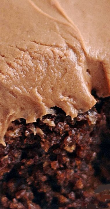 Dump Chocolate Cake, Texas Dump Cake, Doctored Chocolate Cake Mix Recipes, Chocolate Dump Cake Recipes, Chocolate Dump, Chocolate Dump Cake, Savory Cakes, Dump Cakes, Poke Cakes