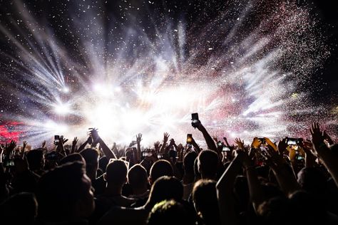 Free Photo | Excited audience watching confetti fireworks and having fun on music festival at night copy space Gaslight Anthem, Eid Background, Bloc Party, Jorja Smith, Warner Music Group, Musica Rock, Armin Van Buuren, Liam Gallagher, Chance The Rapper